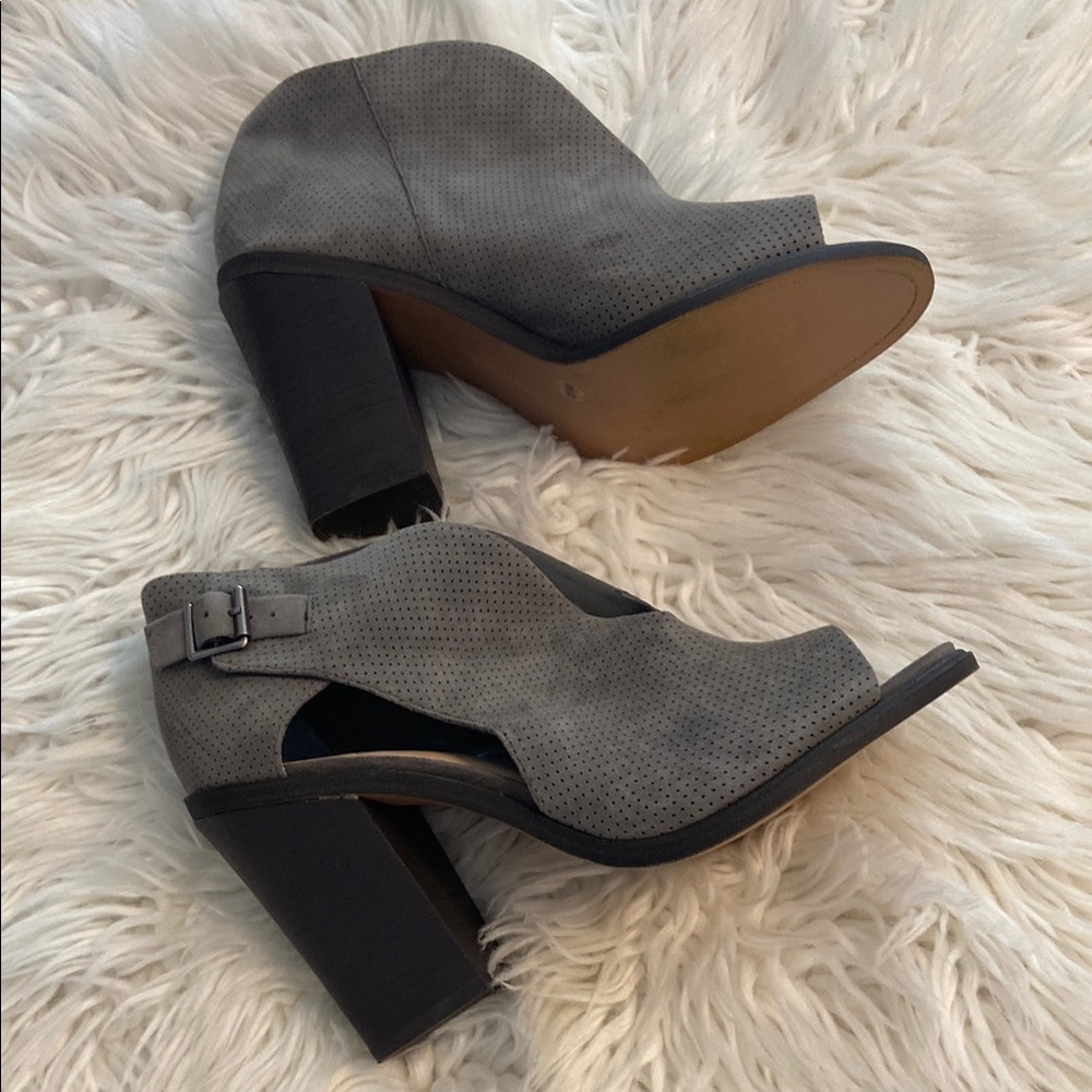 VINCE CAMUTO Gray Women's Heeled Ankle Boots size 10 excellent condition